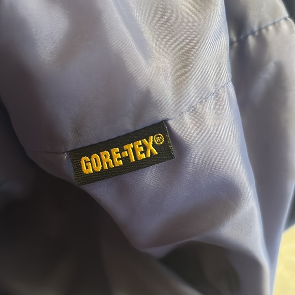 LL Bean Women’s size M rain slicker. - Picture 9 of 9